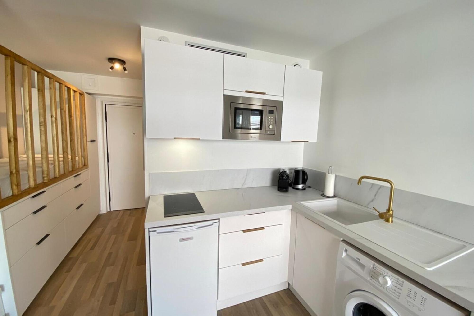 06Ai - Beautiful Renovated Studio - Sea And Pool View Vallauris Exteriör bild