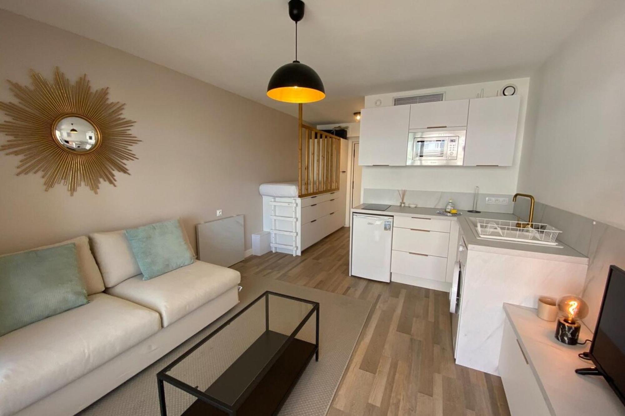 06Ai - Beautiful Renovated Studio - Sea And Pool View Vallauris Exteriör bild