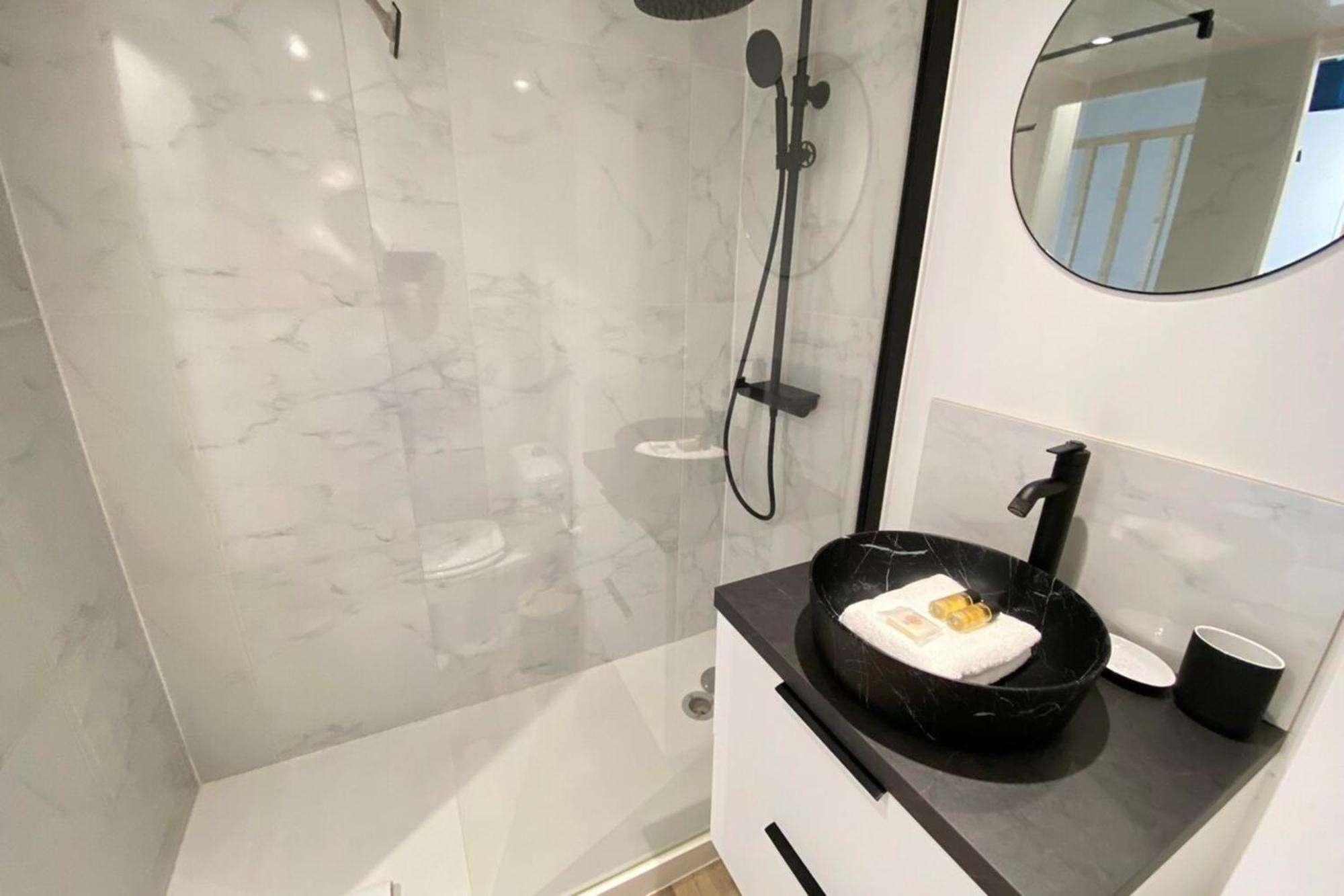 06Ai - Beautiful Renovated Studio - Sea And Pool View Vallauris Exteriör bild